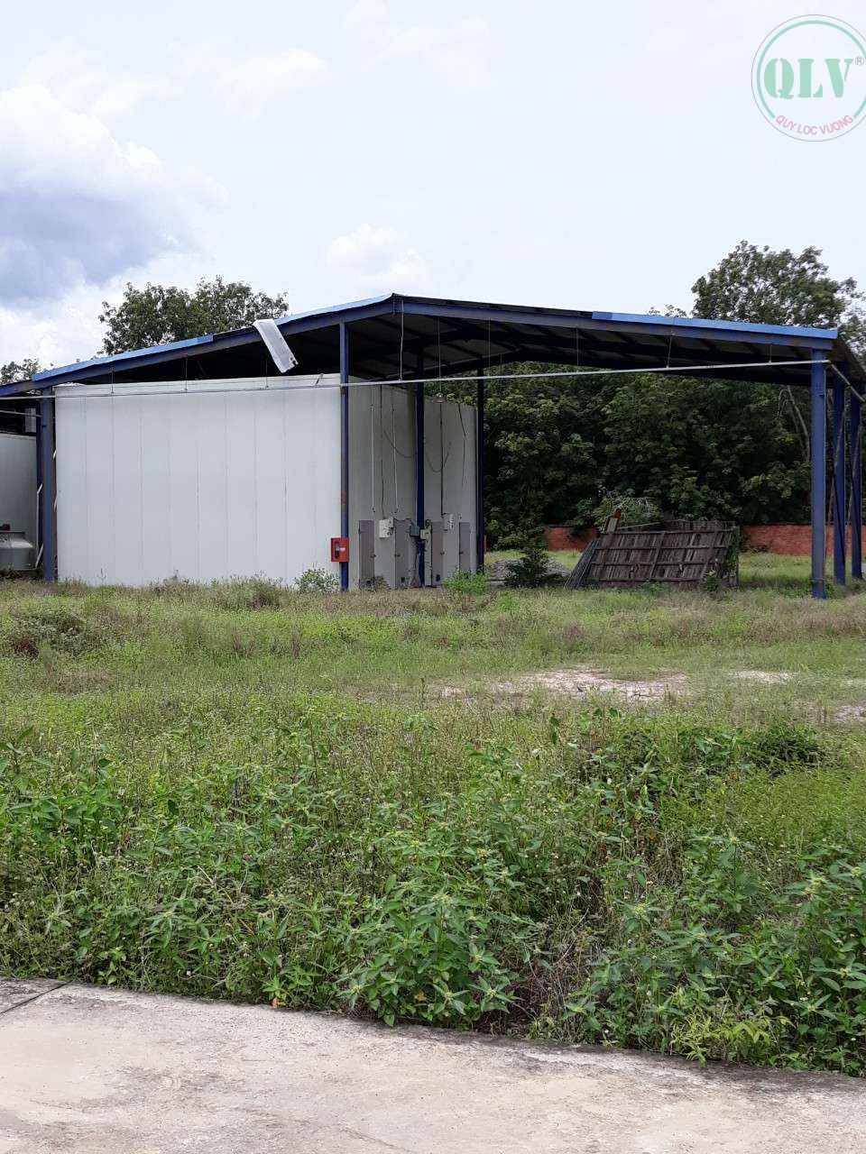 厂房出售，面积大，设有办公区及附属设施