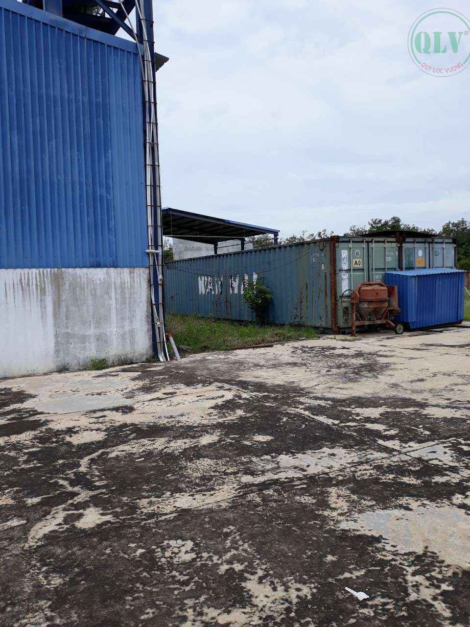 厂房出售，面积大，设有办公区及附属设施