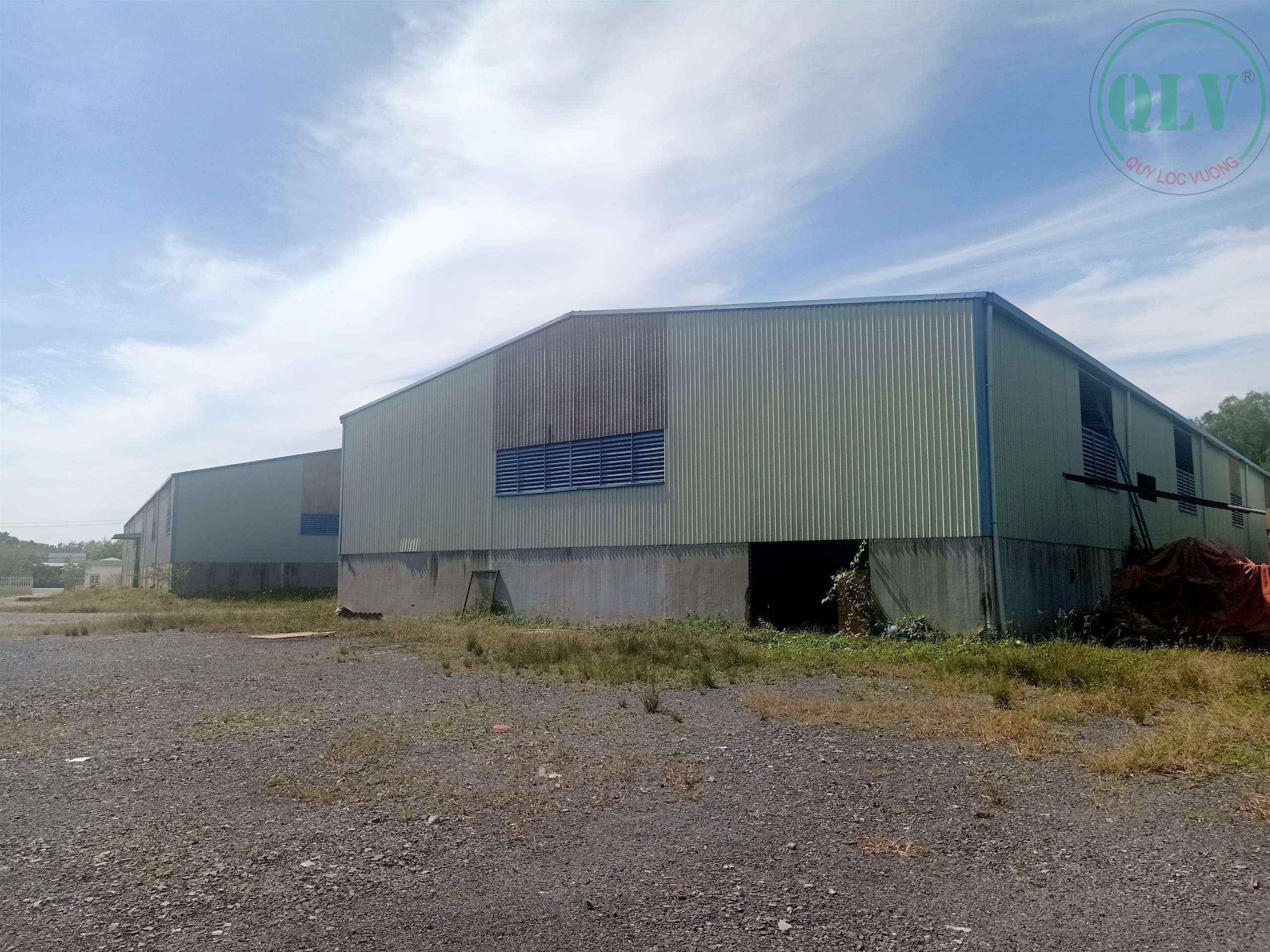 购买和出售工厂，靠近国道，带仓库和宅基地