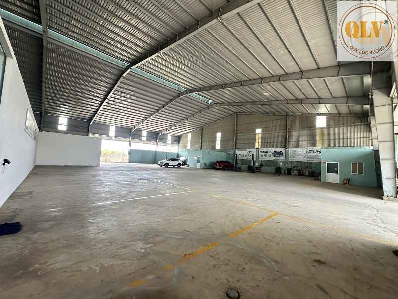 越南平阳省省道沿街展厅场地出租