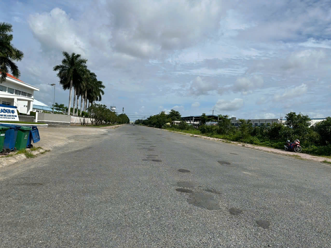 出售和平工业区工业用地, 永隆省 84.559平方米——三面临路，位置极佳