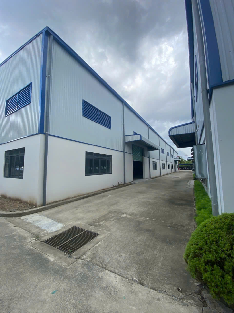 出租永隆省厂房 - 面积10,625平方米，配备700KVA专用变电站，租金仅为每平方米2.7美元