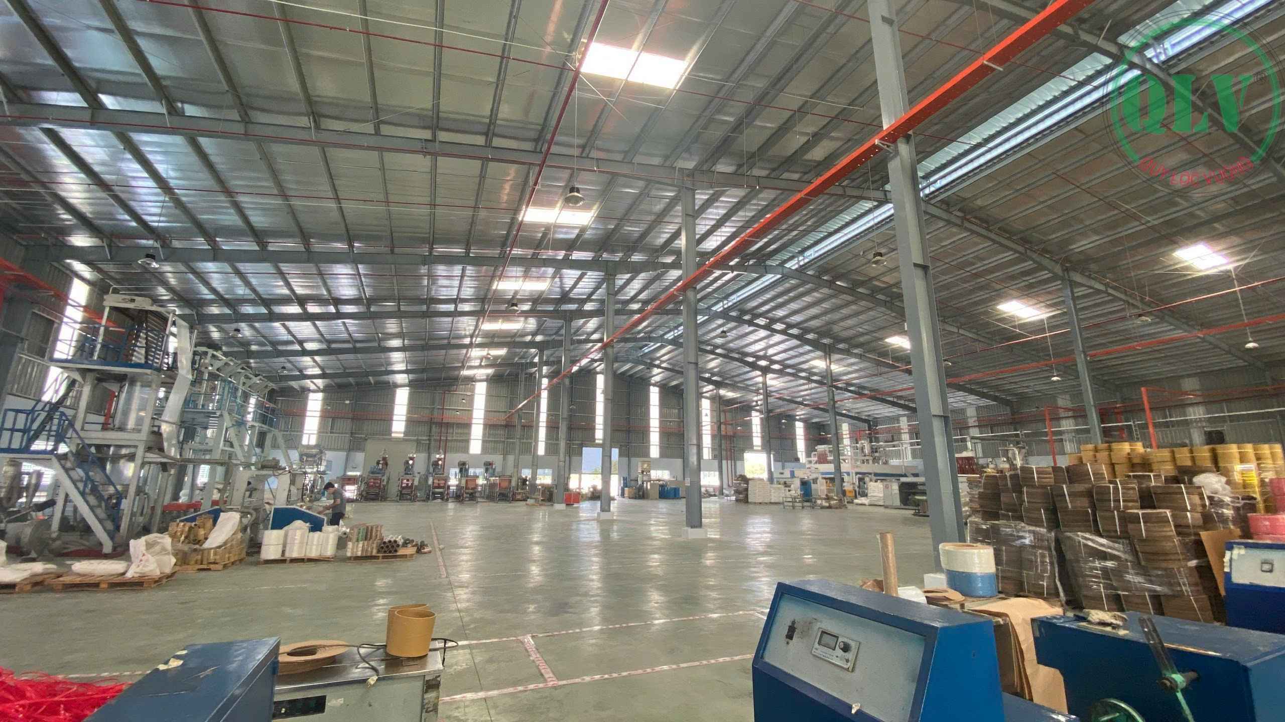 越南厂房出售，占地面积25,000平方米，位于隆安省的工业区内，基础设施完善