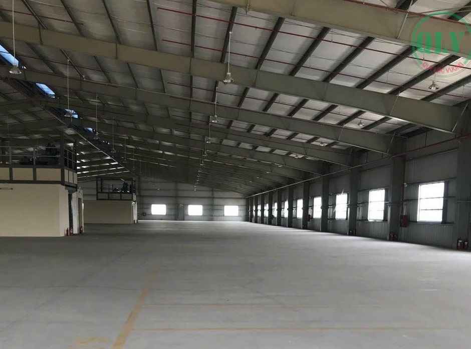 越南厂房出租, 优质厂房，结构为一层一楼，总面积10,080平方米，位于隆安省工业园区内