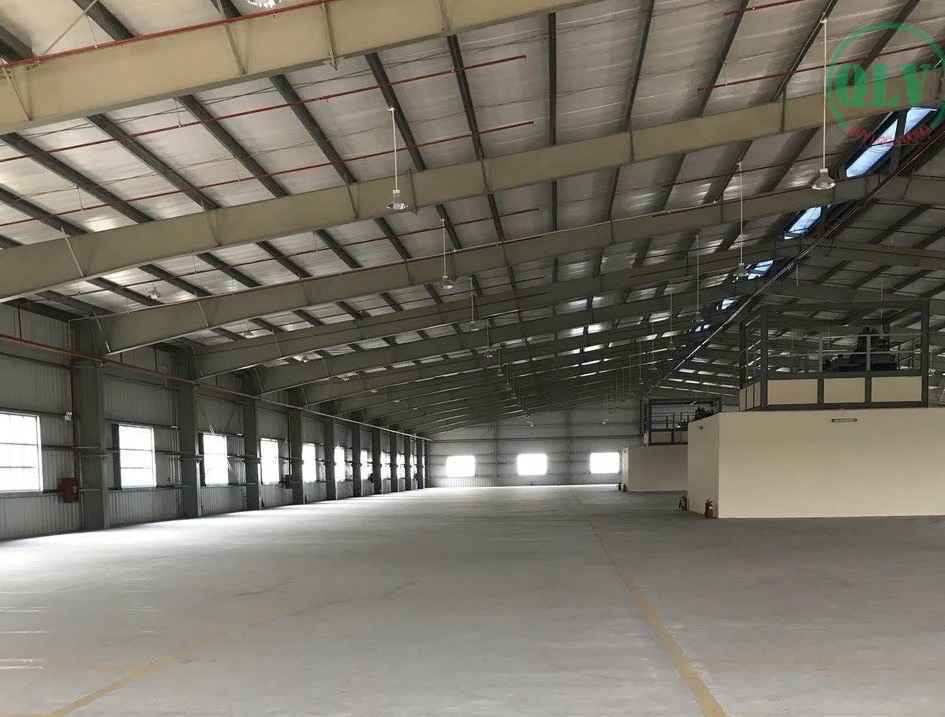 越南厂房出租, 优质厂房，结构为一层一楼，总面积10,080平方米，位于隆安省工业园区内