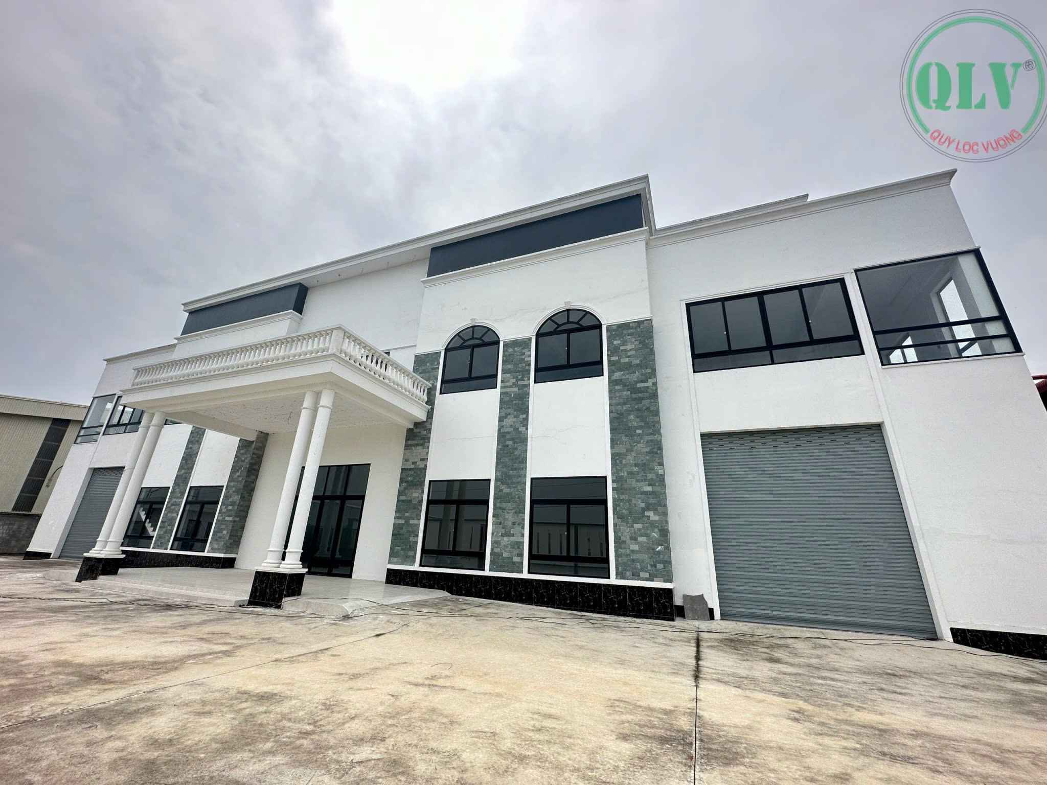 越南厂房出租, 优质厂房，结构为一层一楼，总面积10,080平方米，位于隆安省工业园区内