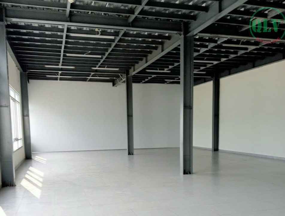 越南厂房出租，位于隆安省工业区的优质厂房，面积10,200平方米，基础设施完善