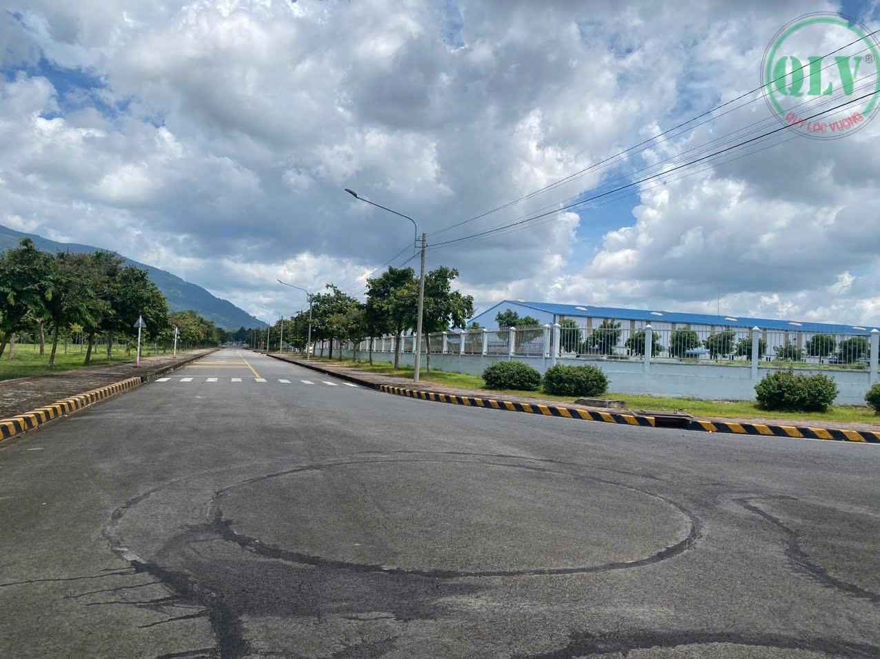 越南工业地产投资, 空地面积 11,050 平方米, 位于隆安省和平工业园区，地理位置优越