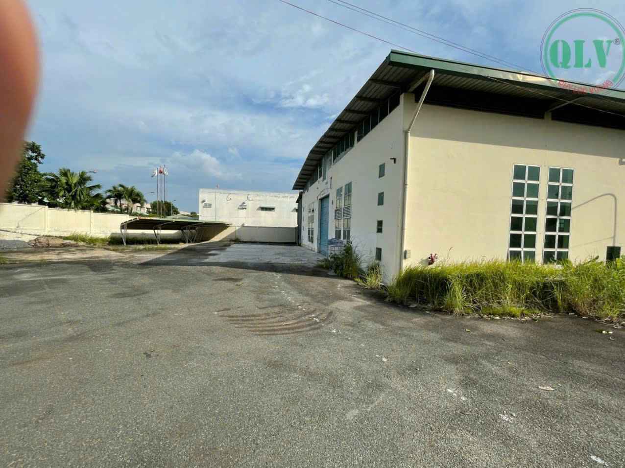 同奈省工厂出售, 基础设施完善，地理位置优越，40英尺集装箱可全天候通行