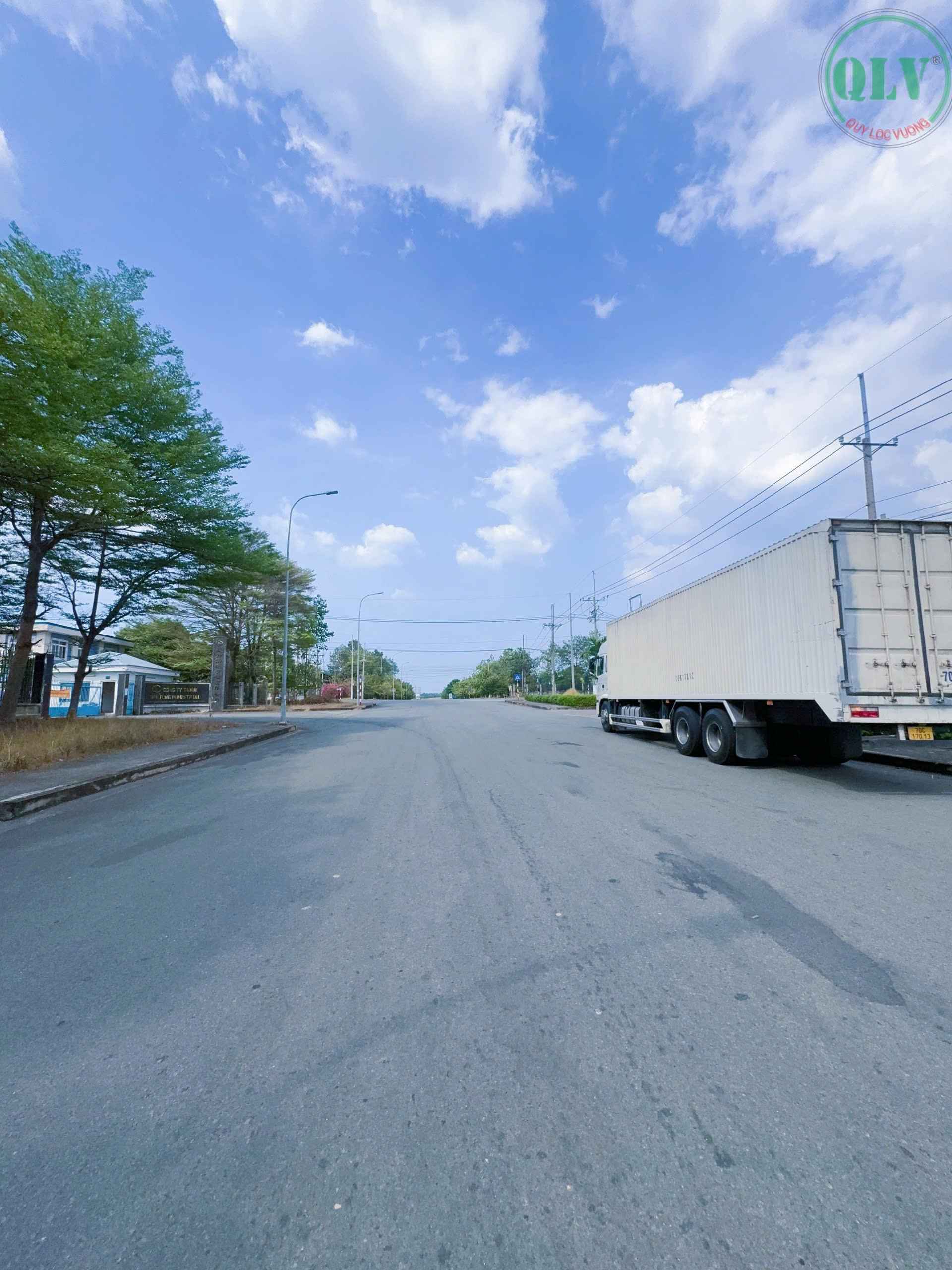 头顿工厂出售, 厂区面积30,000平方米，厂房美观，配备1,000KVA电力变压器