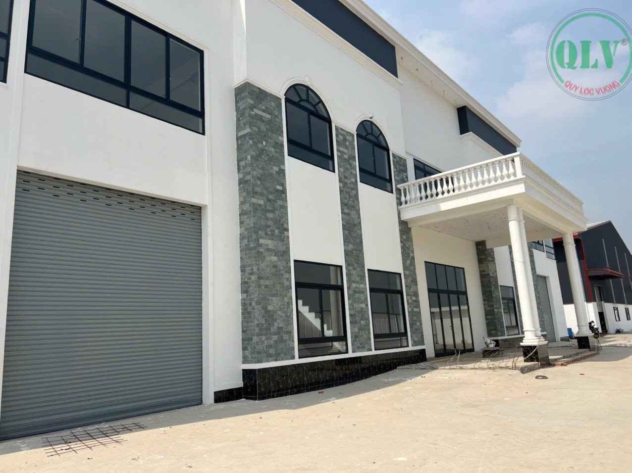 越南厂房出售，面积16,000平方米，包括厂房全新、配备三相电及废水处理系统齐全