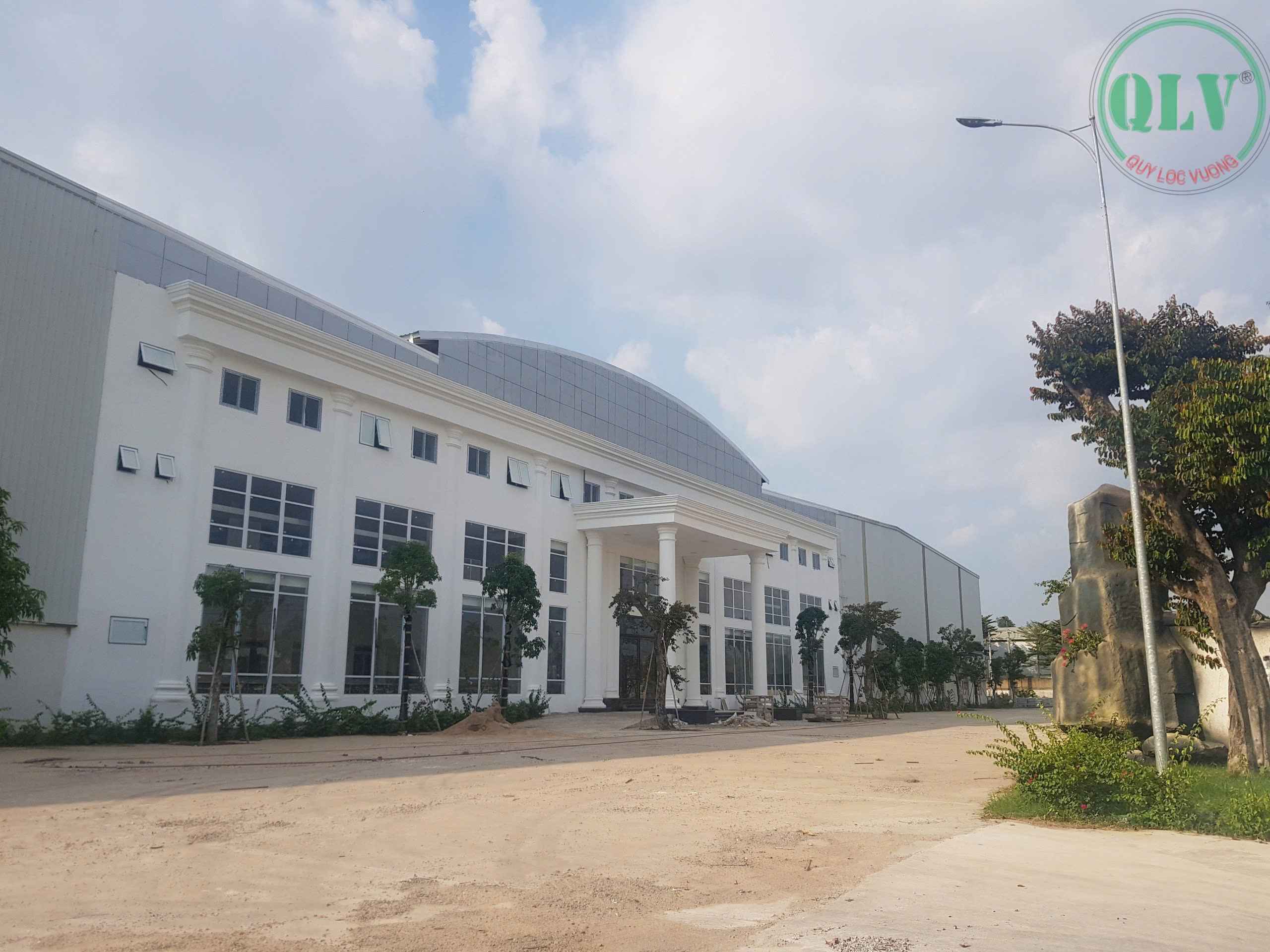 越南工业地产投资, 厂房美观，办公设施齐全，出售或出租机会优越