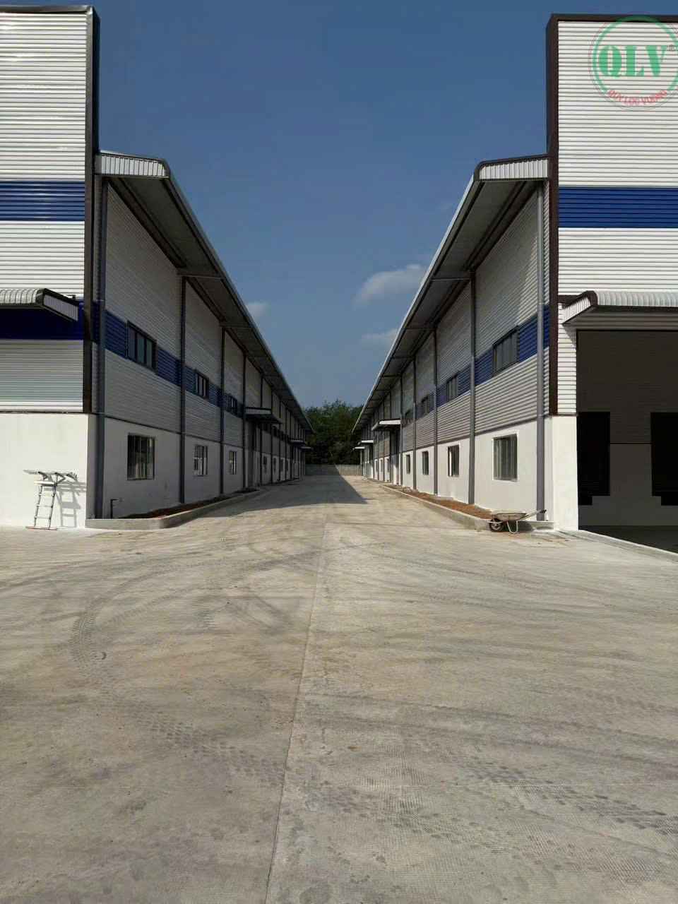 仓库出租，设计通风，办公楼宽敞，租金2.6美元/平方米