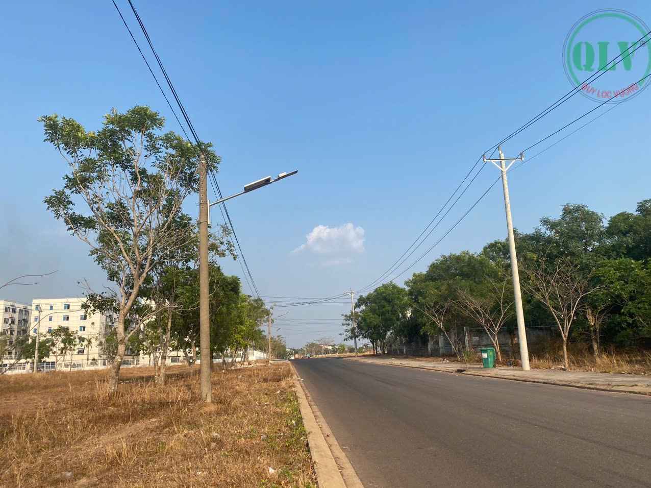 出售工厂土地，两块相邻，位于平福省工业区黄金地段，手续齐全