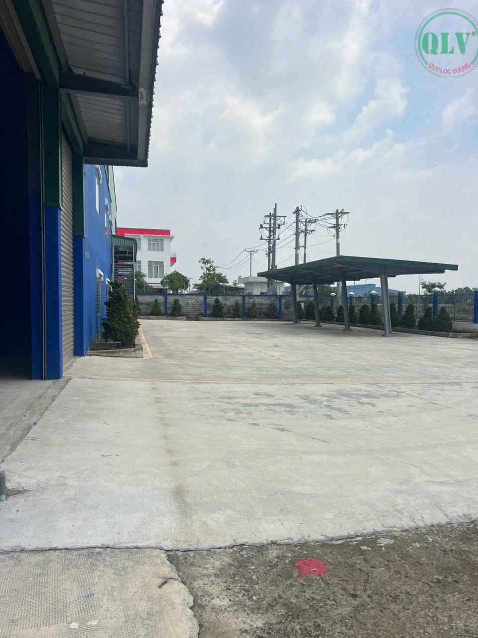 厂房转让, 位于胡志明市，厂房漂亮，带办公室，证件齐全