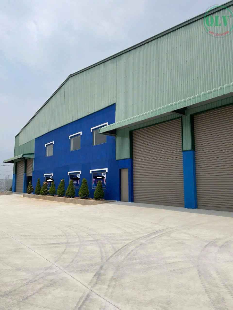 厂房转让, 位于胡志明市，厂房漂亮，带办公室，证件齐全