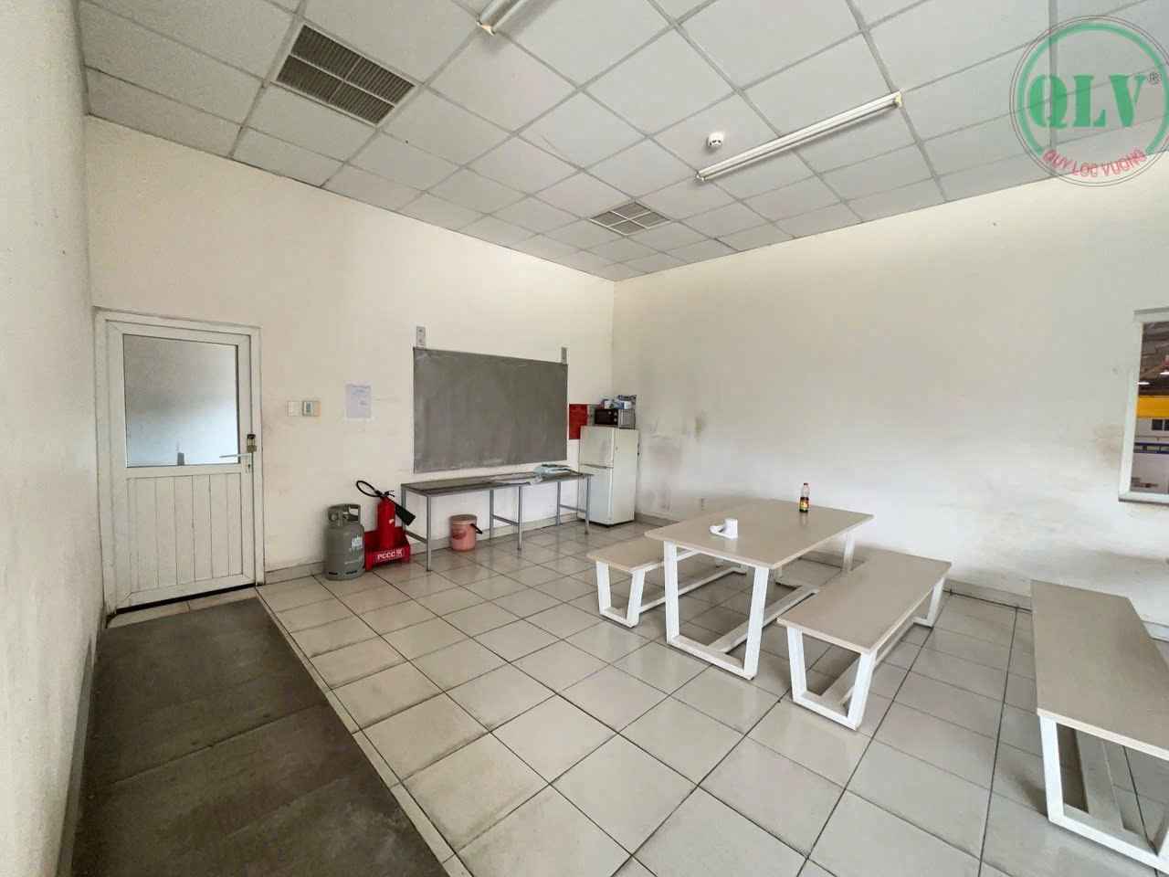 同奈省工厂出售，厂房质量优良，电水齐全，附属设施完善