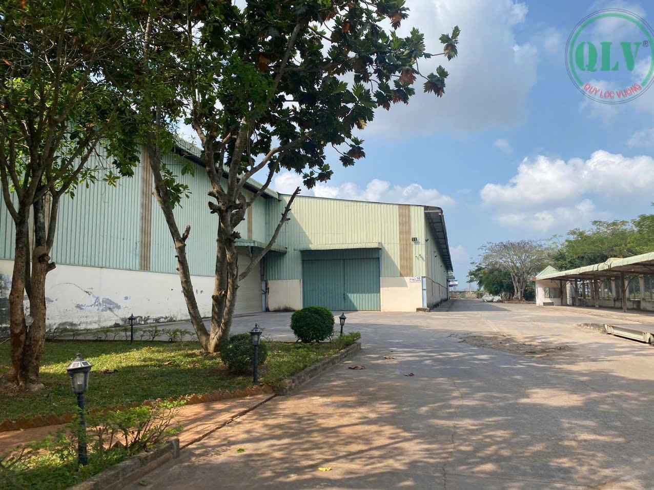 头顿工厂出售，厂房优美，设施现代化，位于工业区黄金地段