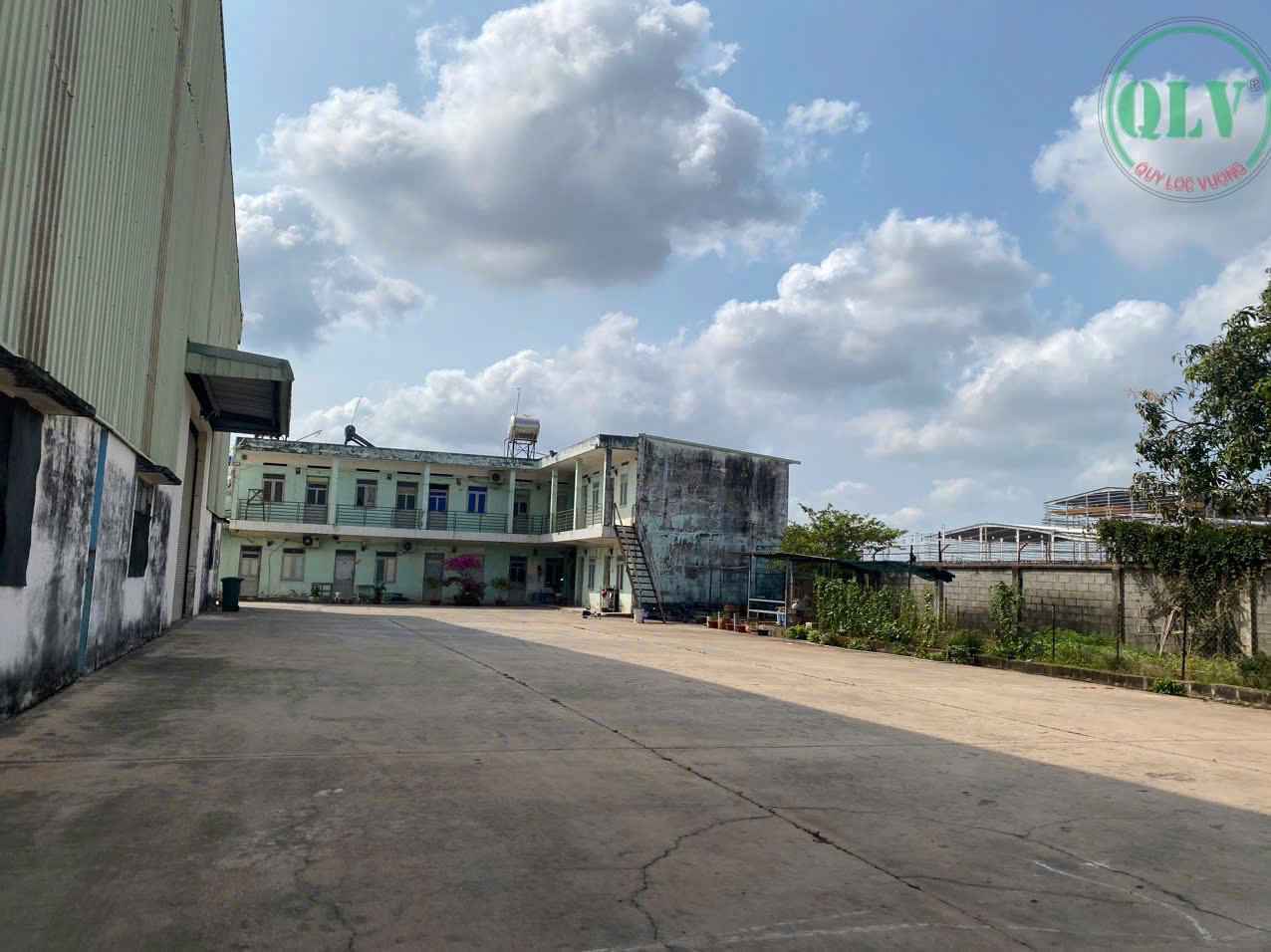 头顿工厂出售，厂房优美，设施现代化，位于工业区黄金地段