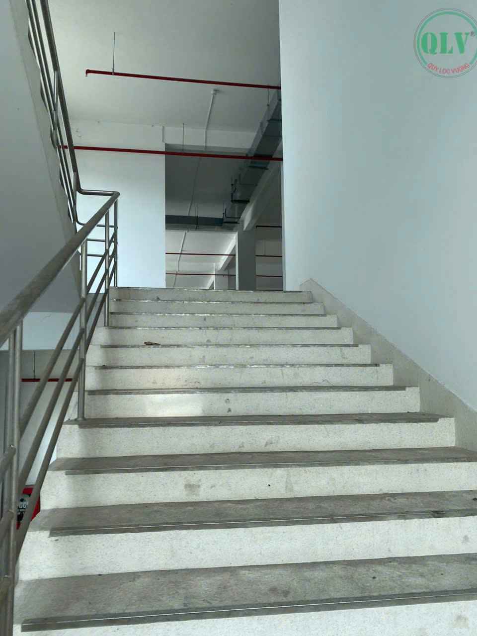 平阳省厂房出租，厂房为一层三楼，设施现代，交通便利