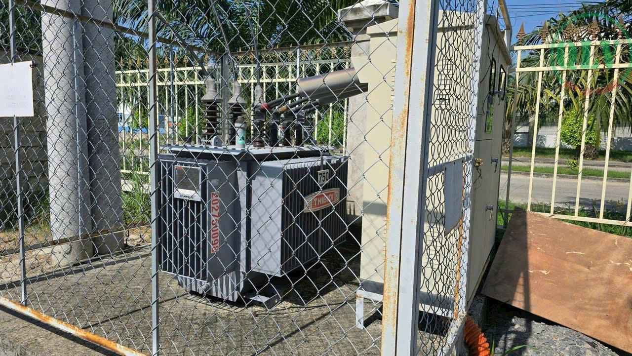 平阳省工厂出售，厂房高大，基础设施完善，位于工业区优越位置