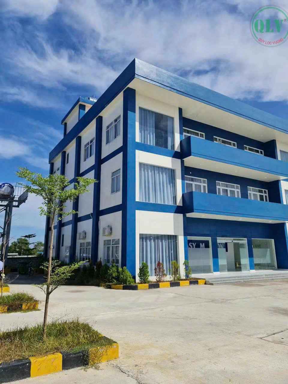 胡志明市工厂出租，质量优良，配有三层办公楼及附属设施