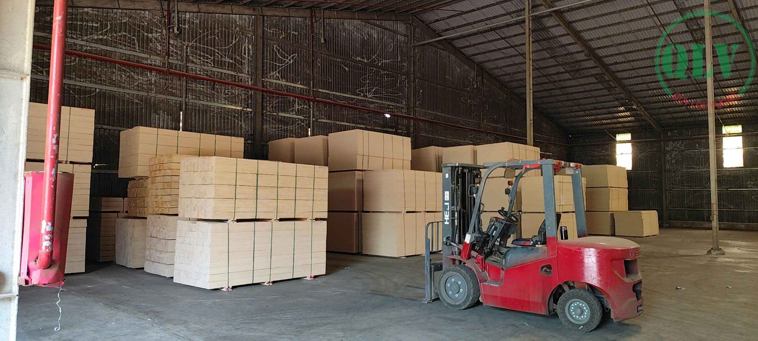 需要租一个仓库，空间宽敞整洁，基础设施完善，租金2美元/平方米