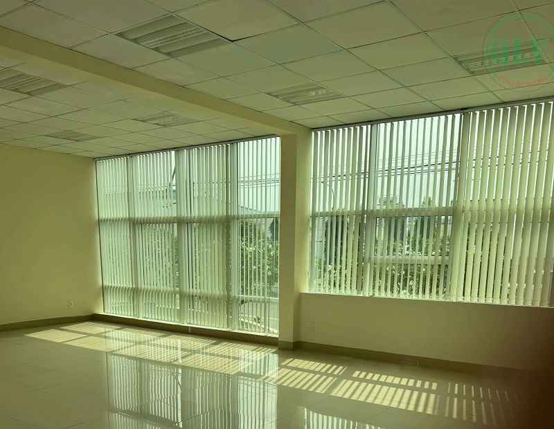 同奈省工厂出售，位于工业区内，厂房新颖美观