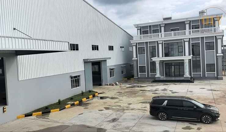 厂房出租，面积宽敞，配备现成的楼上办公区