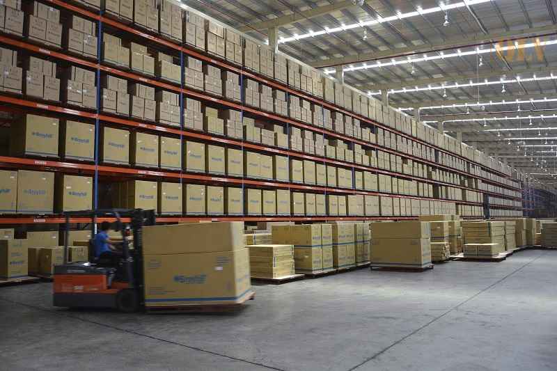 平阳仓库出租，配备货架系统，集装箱装卸平台