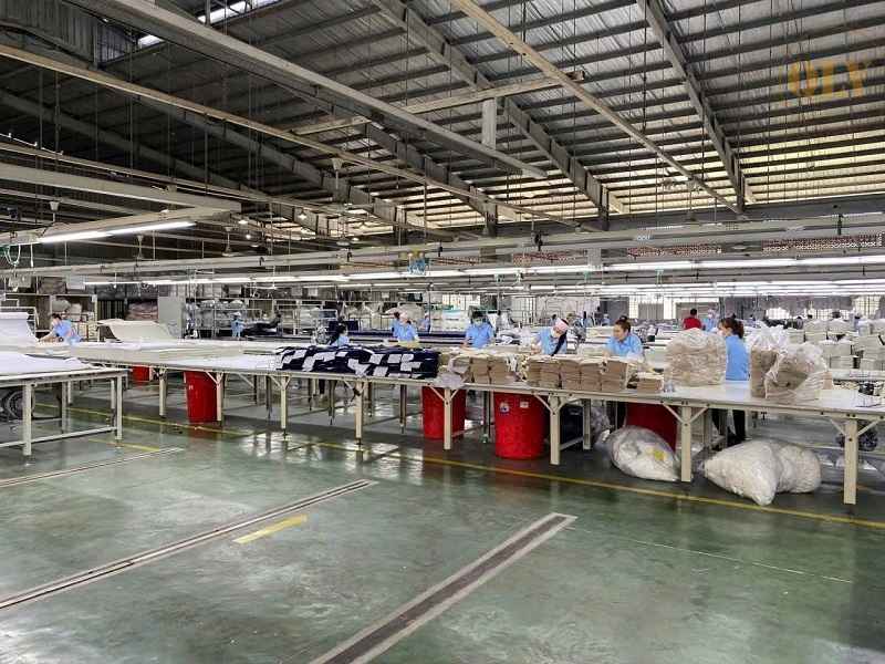 平阳省工厂出售，40个集装箱装卸平台，大型场地